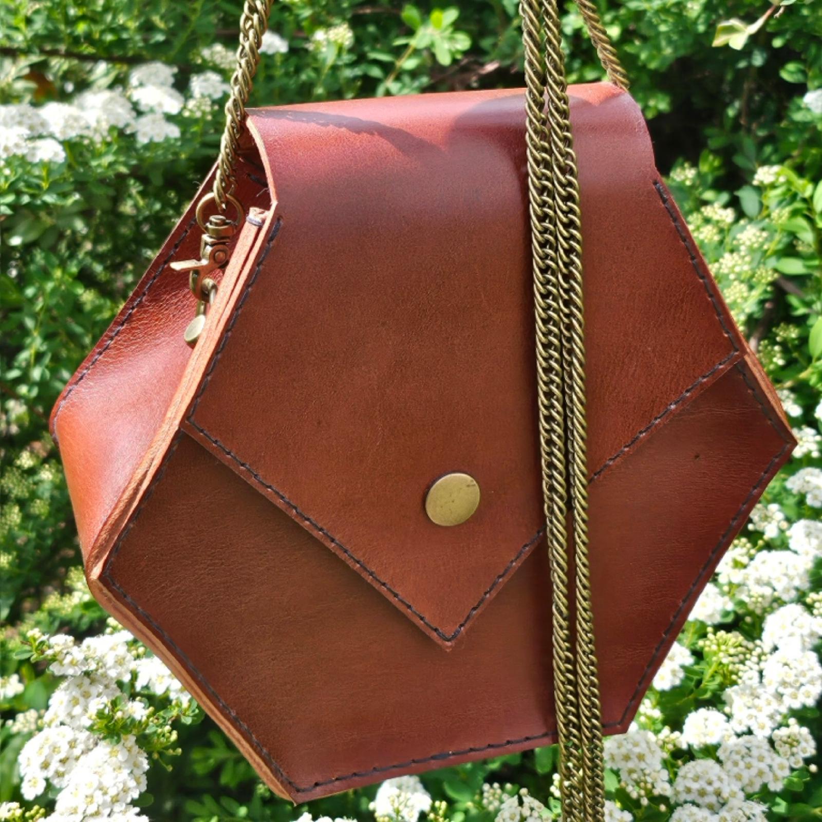 Sac hexagonal en cuir, cousu à la main