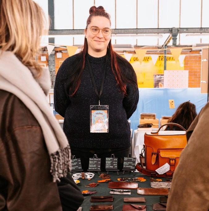 Chloé, artisane du cuir